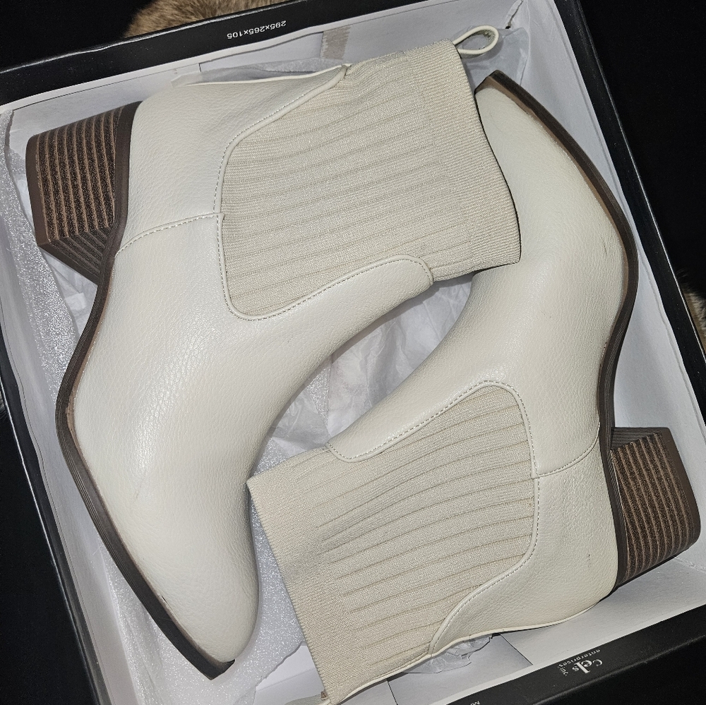 Chinese Laundry, white booties size 7